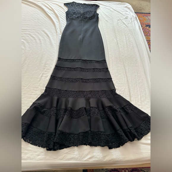 STUNNING MATTE JERSEY BLACK SQUARE NECK GOWN W/LACE INSERTS SZ 6 MINT CONDITION - Picture 7 of 9